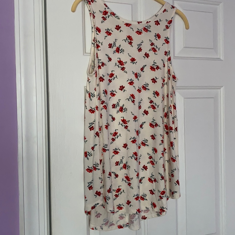 Flowered sleeveless top perfect spring or summer